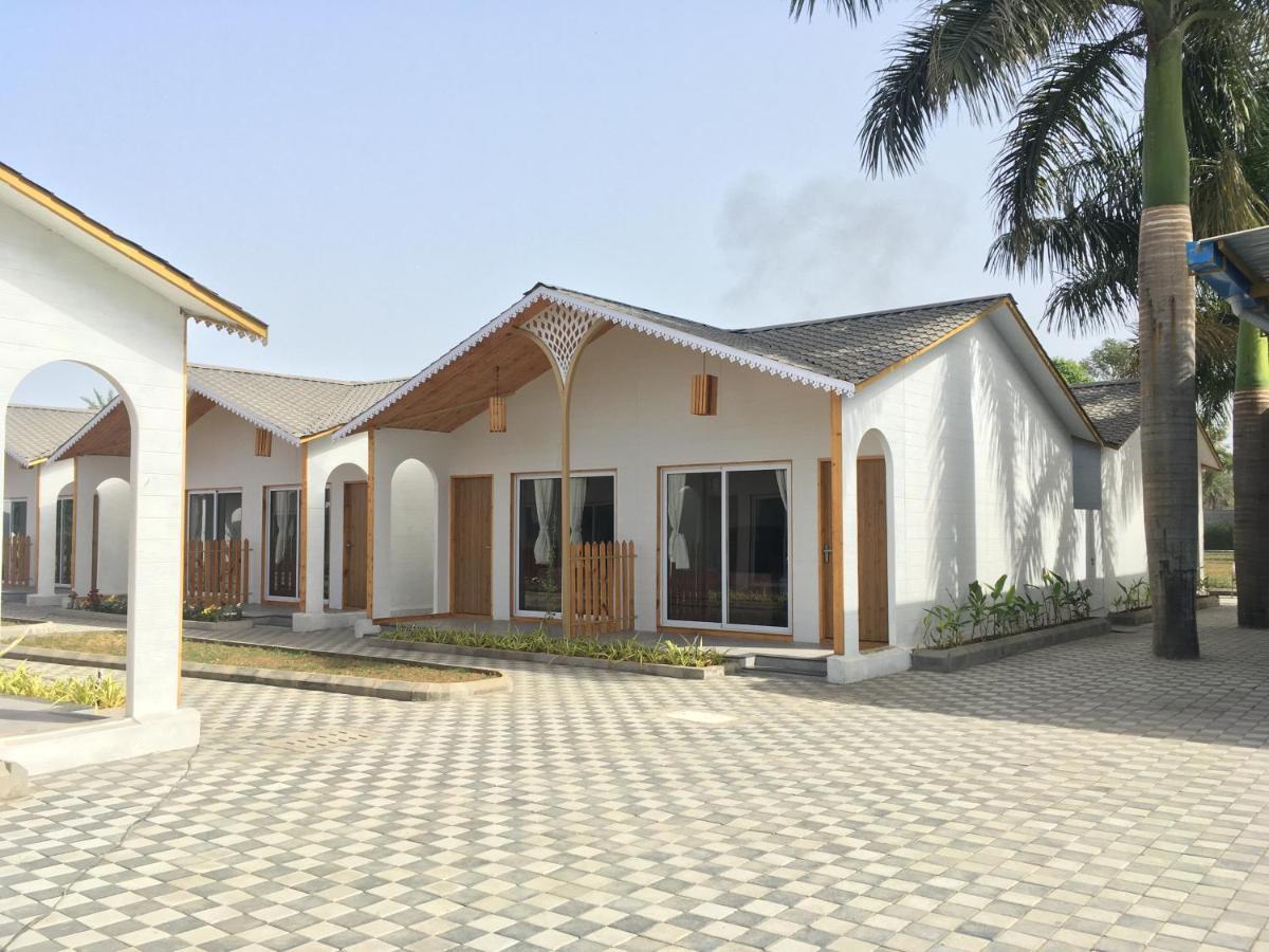 Vits Daman Devka Beach Exterior photo