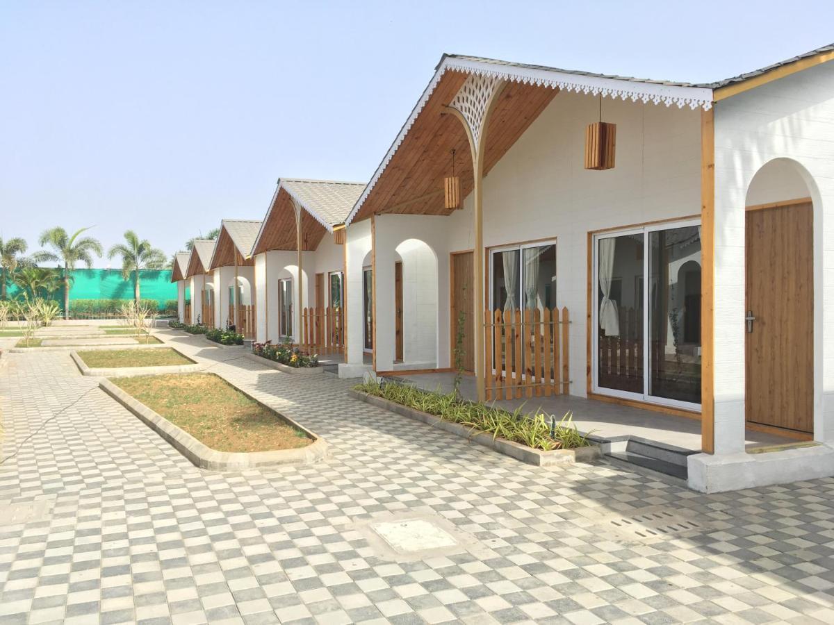 Vits Daman Devka Beach Exterior photo