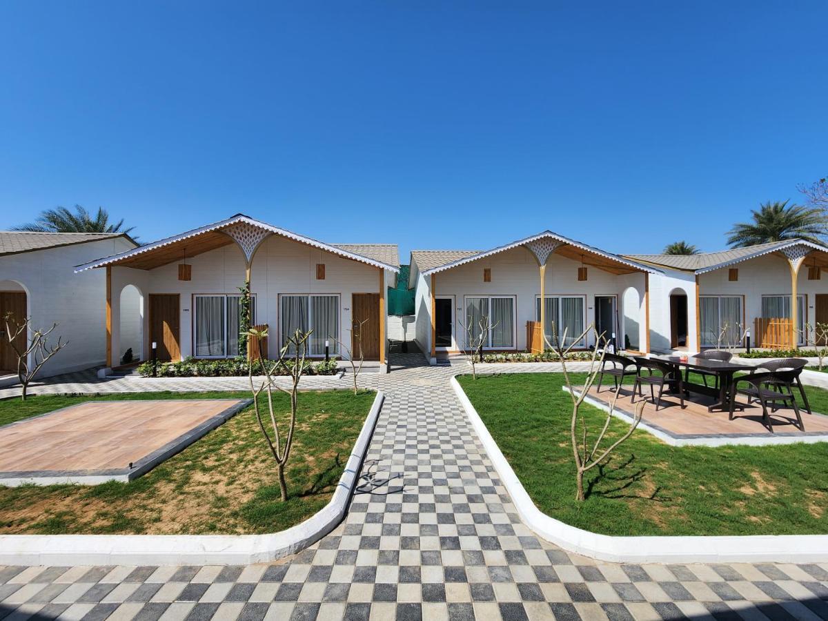 Vits Daman Devka Beach Exterior photo
