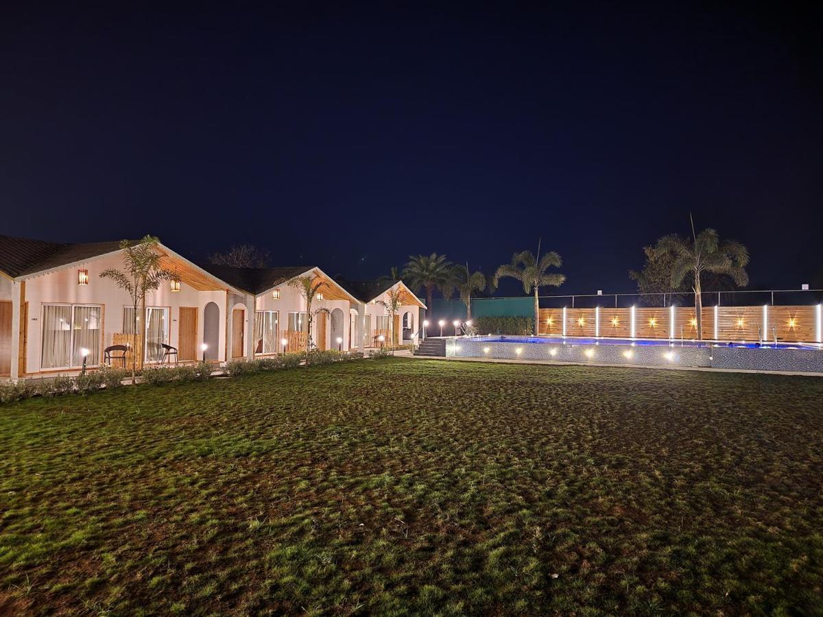 Vits Daman Devka Beach Exterior photo