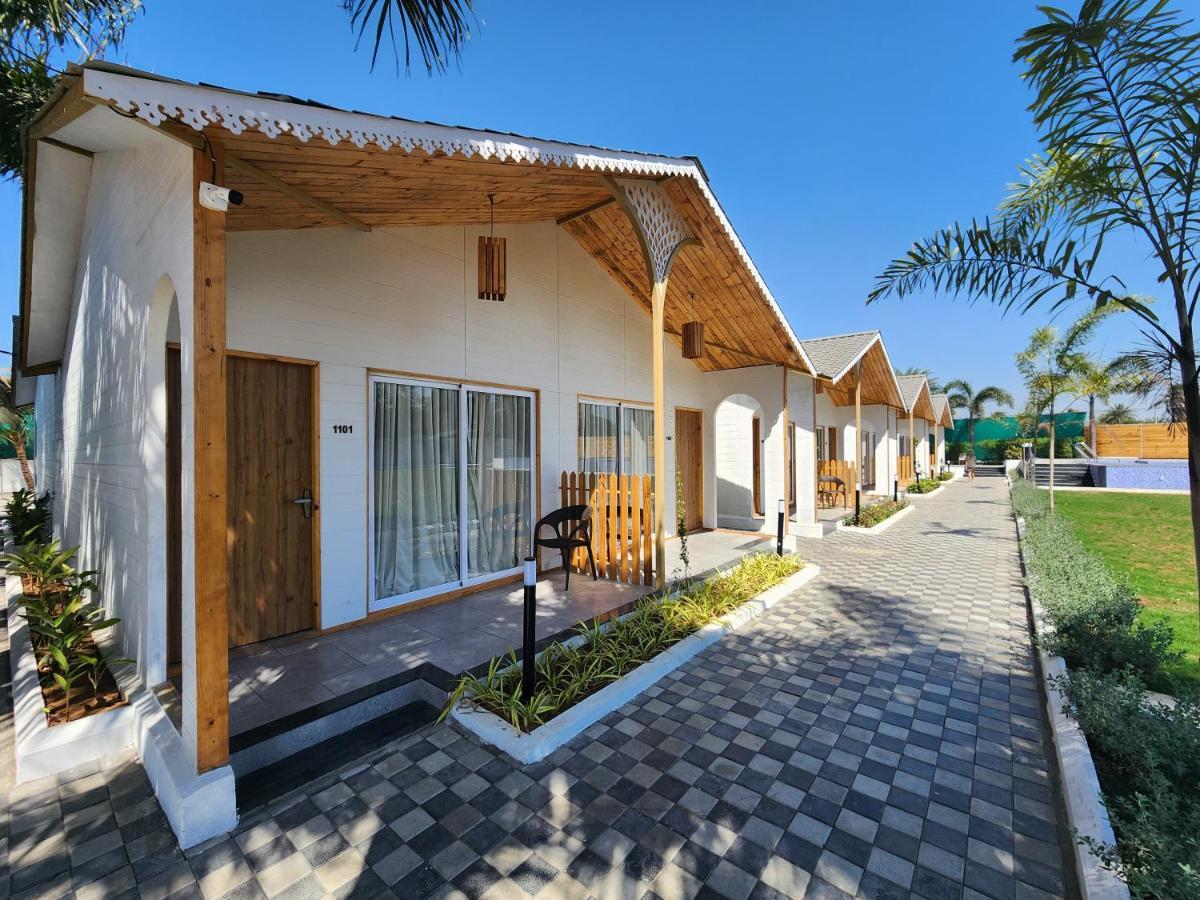 Vits Daman Devka Beach Exterior photo